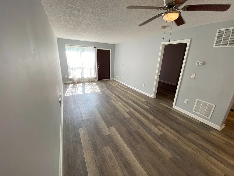 1113 Sage Ct — Photo 2