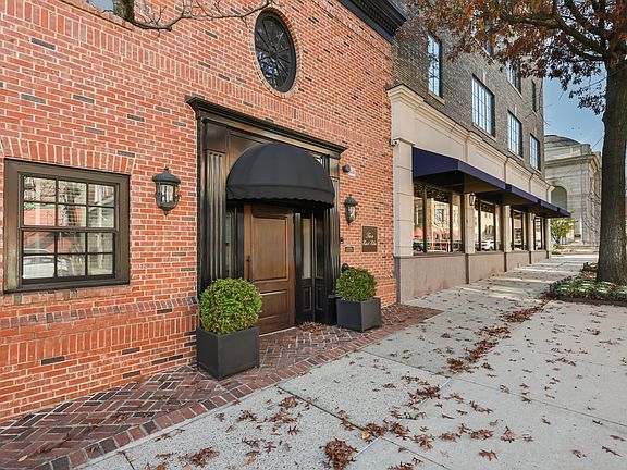 Central Greenwich Location!