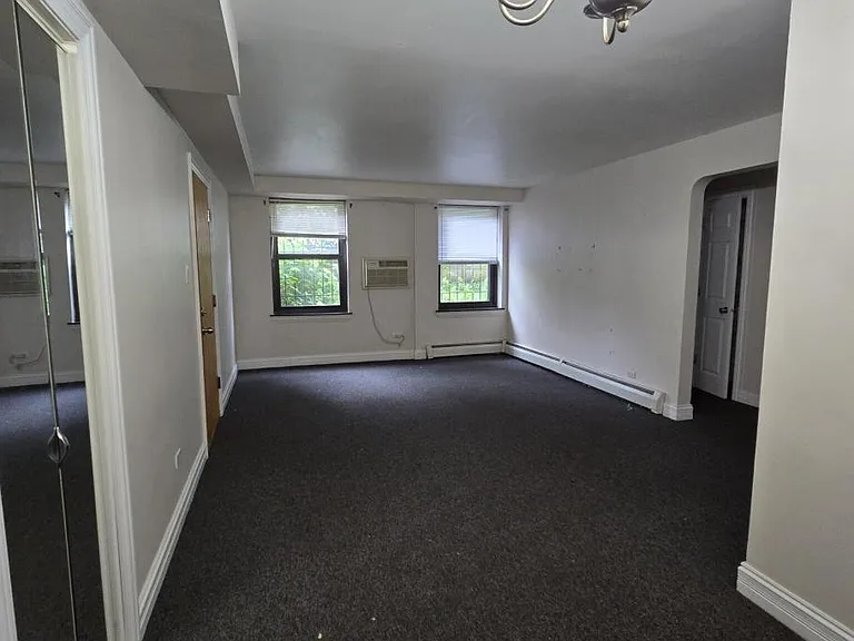 7326 N Ridge Ave #1W — Photo 2