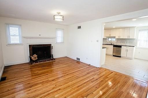 1st image of 12 Lynnmere Ave