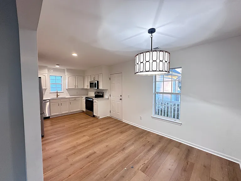 210 Barnwell St — Photo 10