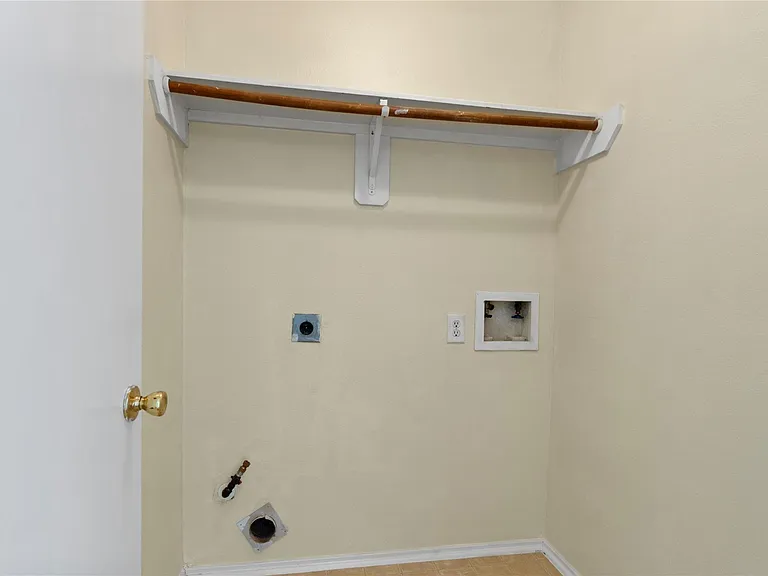 5815 Clerkenwell Dr — Photo 23