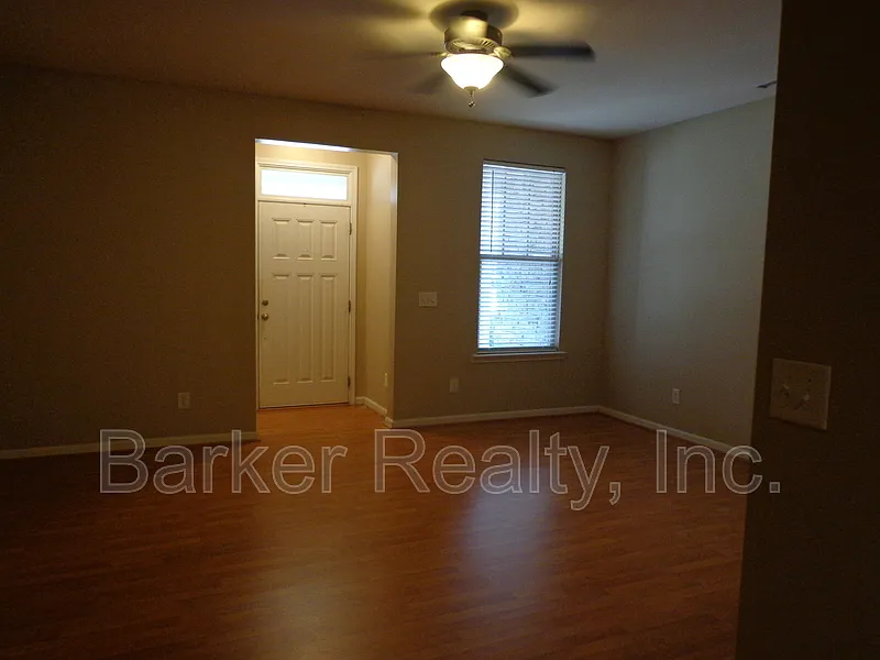 2 bed, 2.5 bath, 1750 sqft, $1,850 — Photo 2