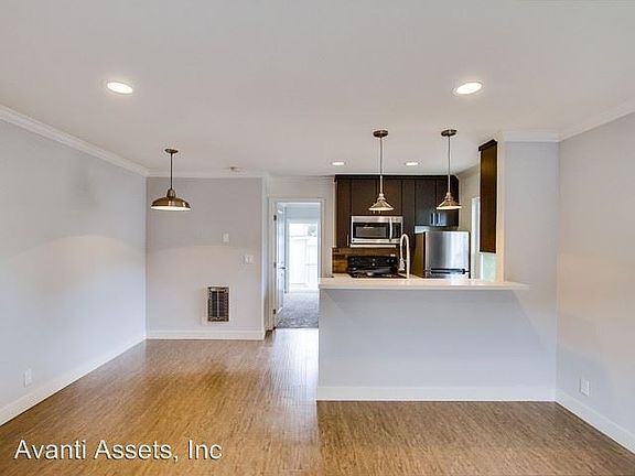 5th image of 3030 Broadway APT 1