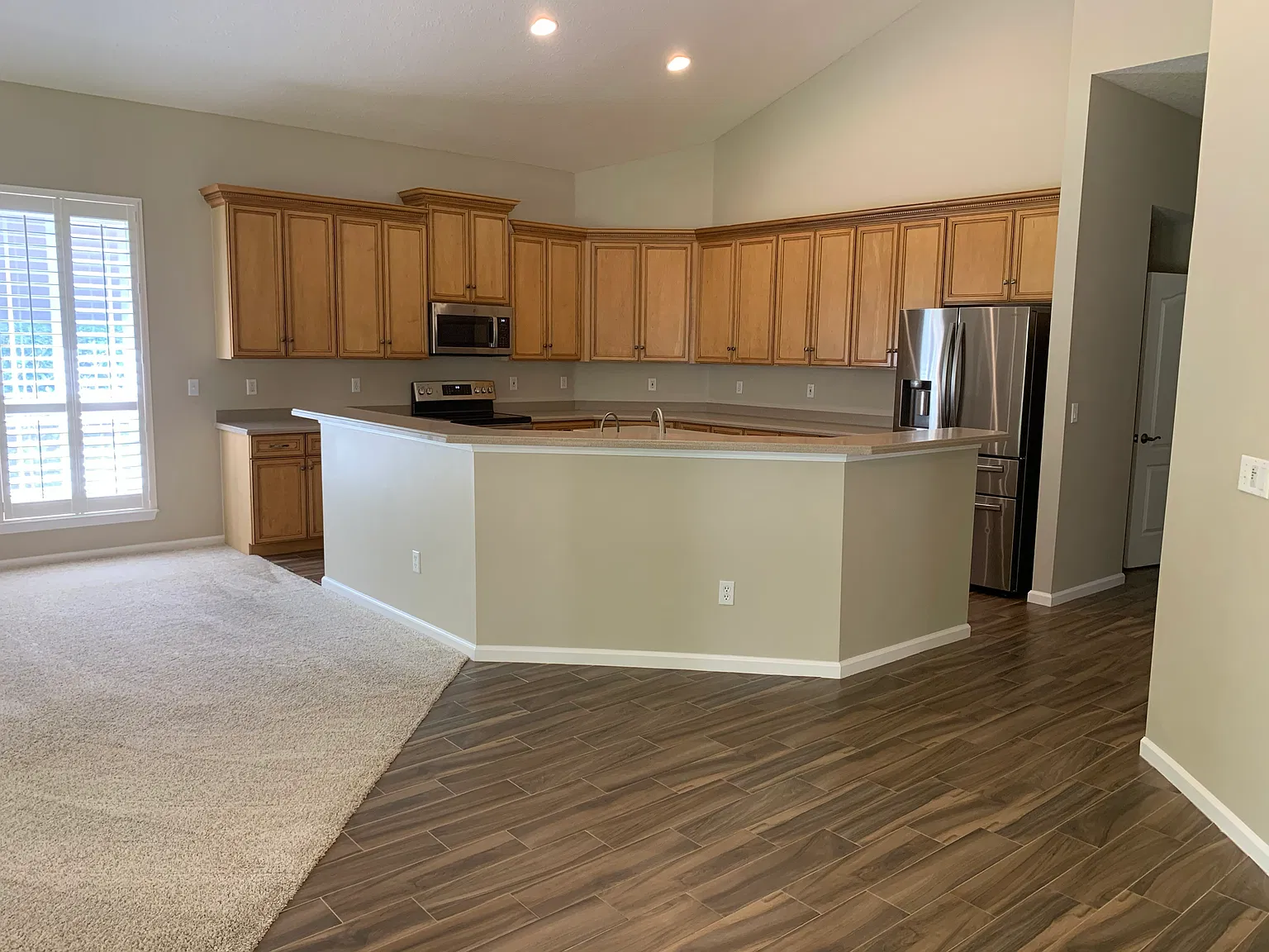 4 bed, 3.5 bath, 3464 sqft, $3,000 — Photo 3