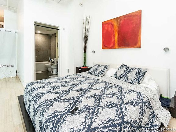 4th image of 3029 NE 188th St APT 719