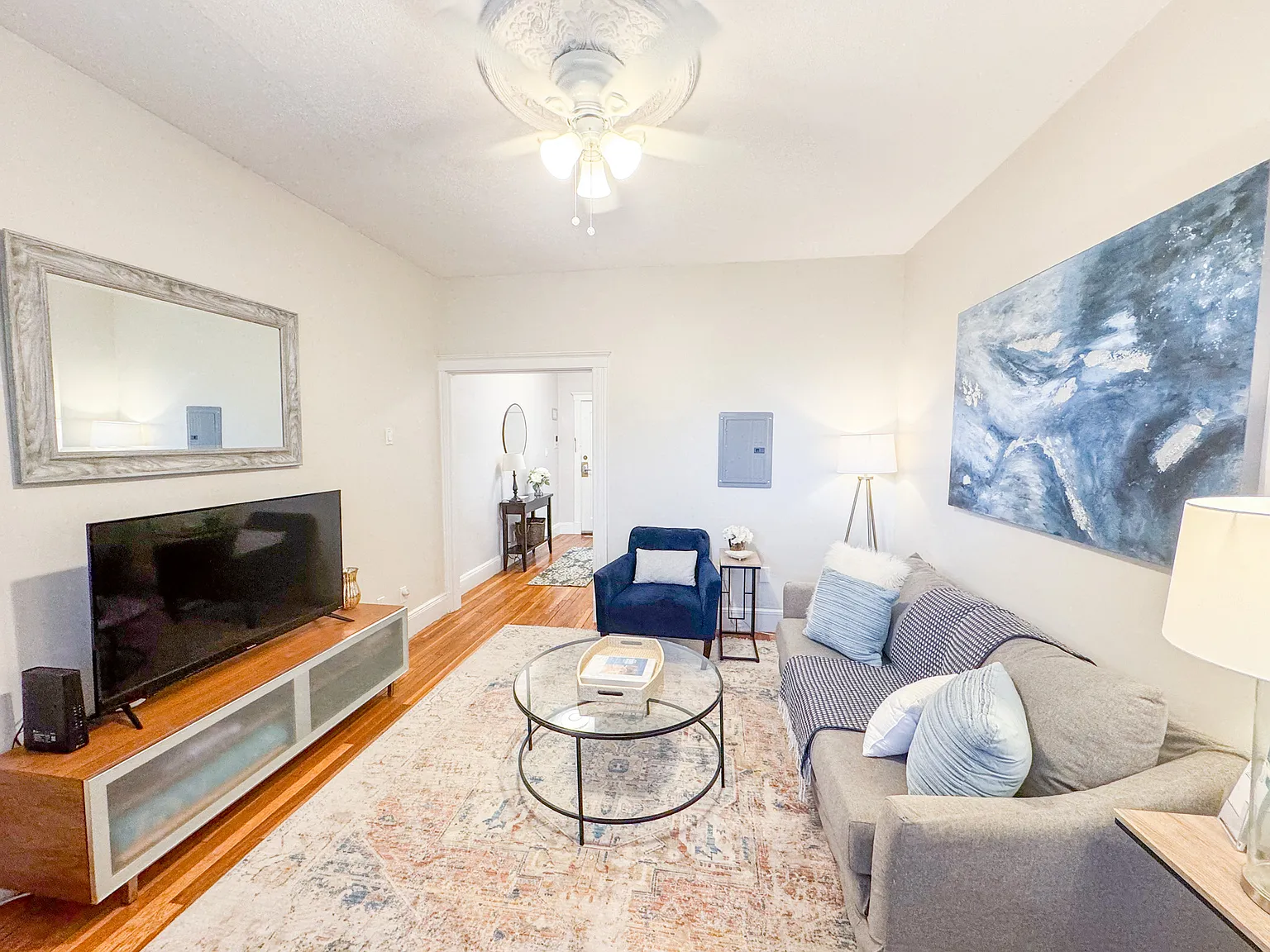 2 bed, 800 sqft, $5,000 — Photo 1