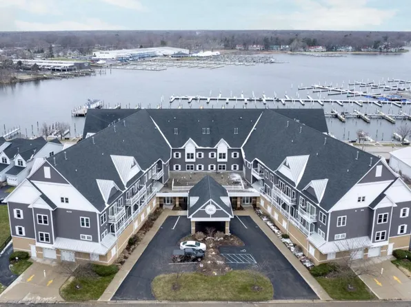 917 W Savidge St Unit 3, Spring Lake, MI 49456