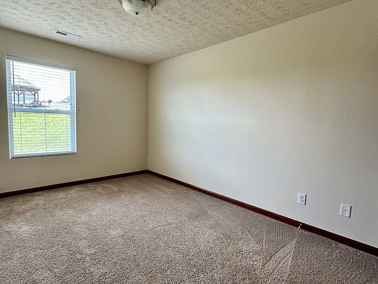 Eagle View Luxury Apartments — Photo 169