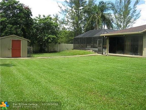 4th image of 19640 SW 14th Ct