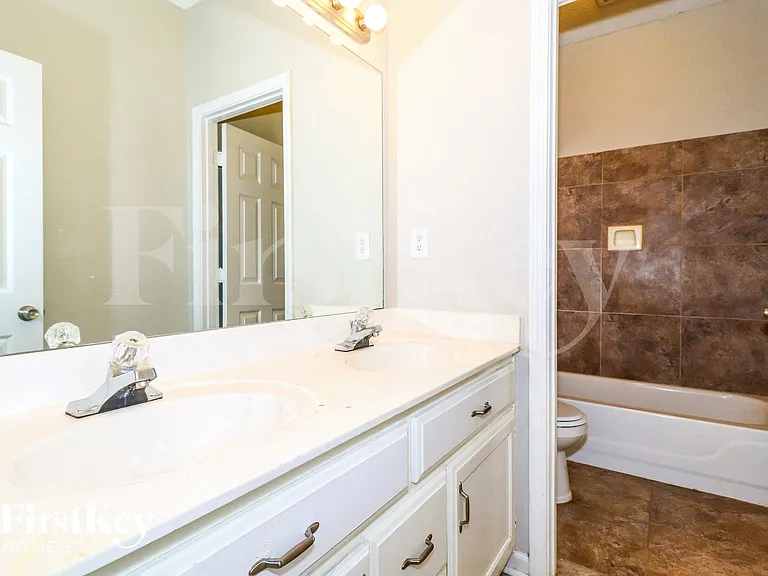9297 Sarsen Dr — Photo 10