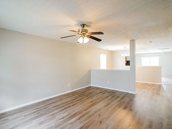 5th image of 2893 Creekbend Dr