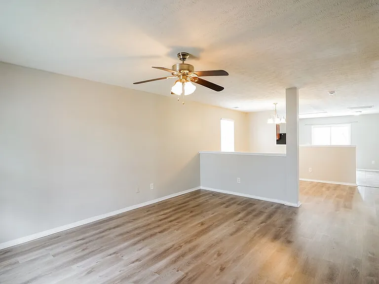 2893 Creekbend Dr — Photo 5