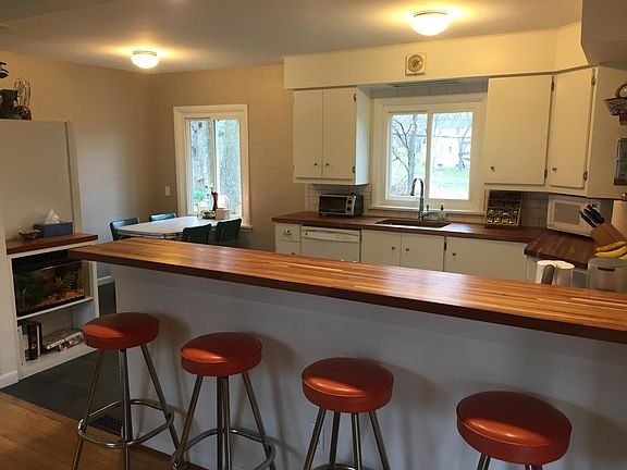 eat in kitchen