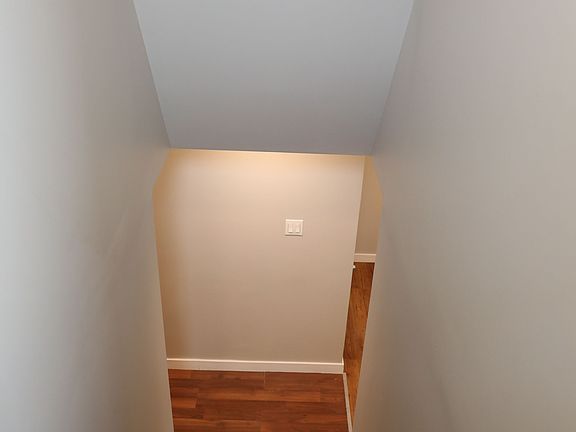 3rd image of 24 Flower St #Basement
