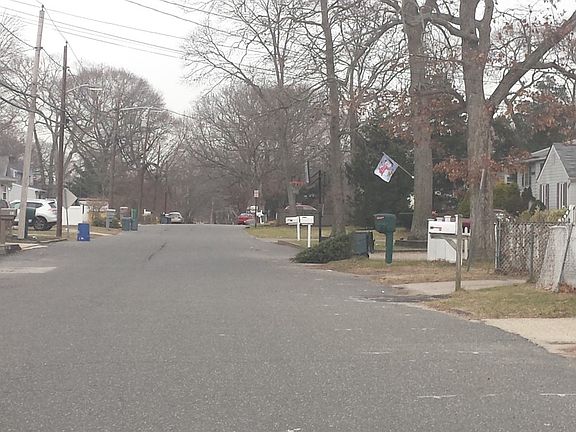 4th image of 44 Oakmont Ave