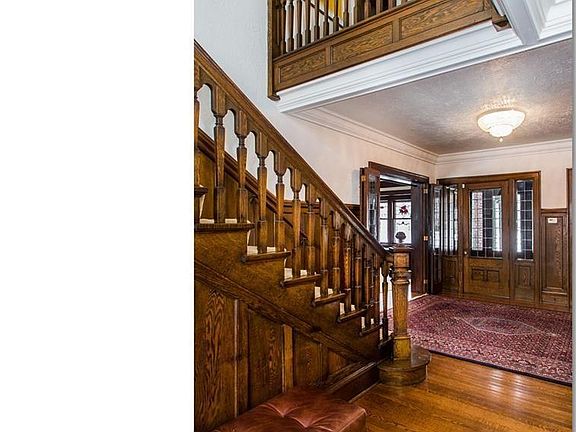 3rd image of 2876 Fairmount Blvd
