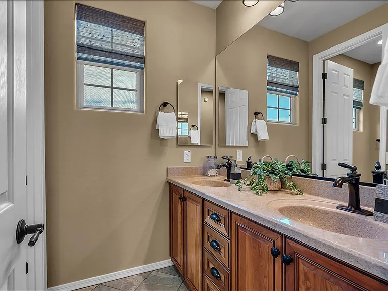 3355 E Indigo St — Photo 21