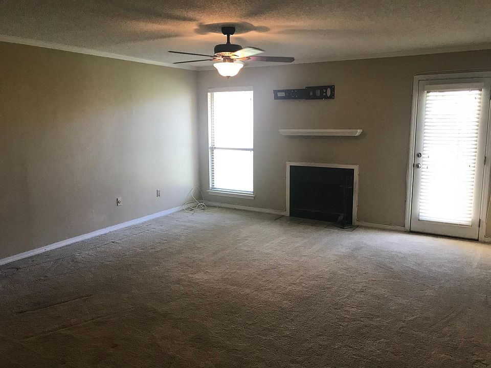 Living room. Fireplace ready!