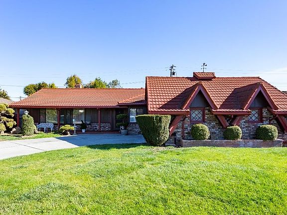 2nd image of 1476 Carmel Dr