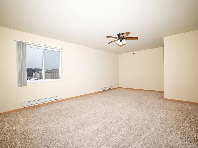 Berry Pointe Luxury Apartments — Photo 24