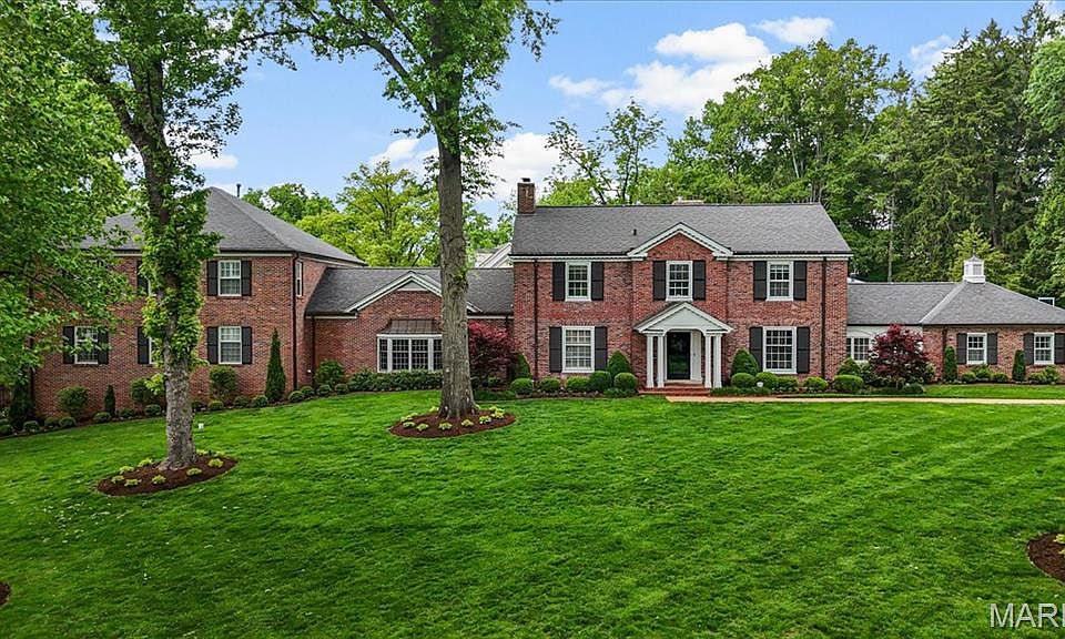 1st image of 7 Greenbriar Dr