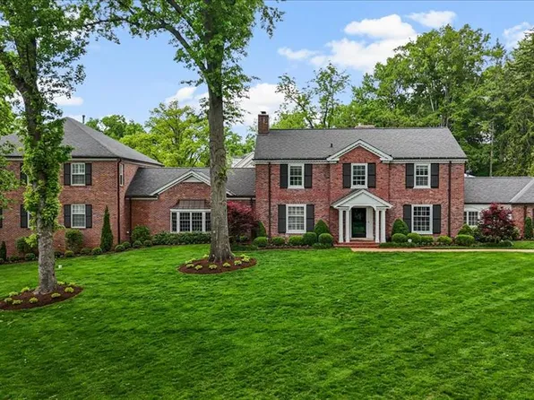 7 Greenbriar Dr, Saint Louis, MO 63124