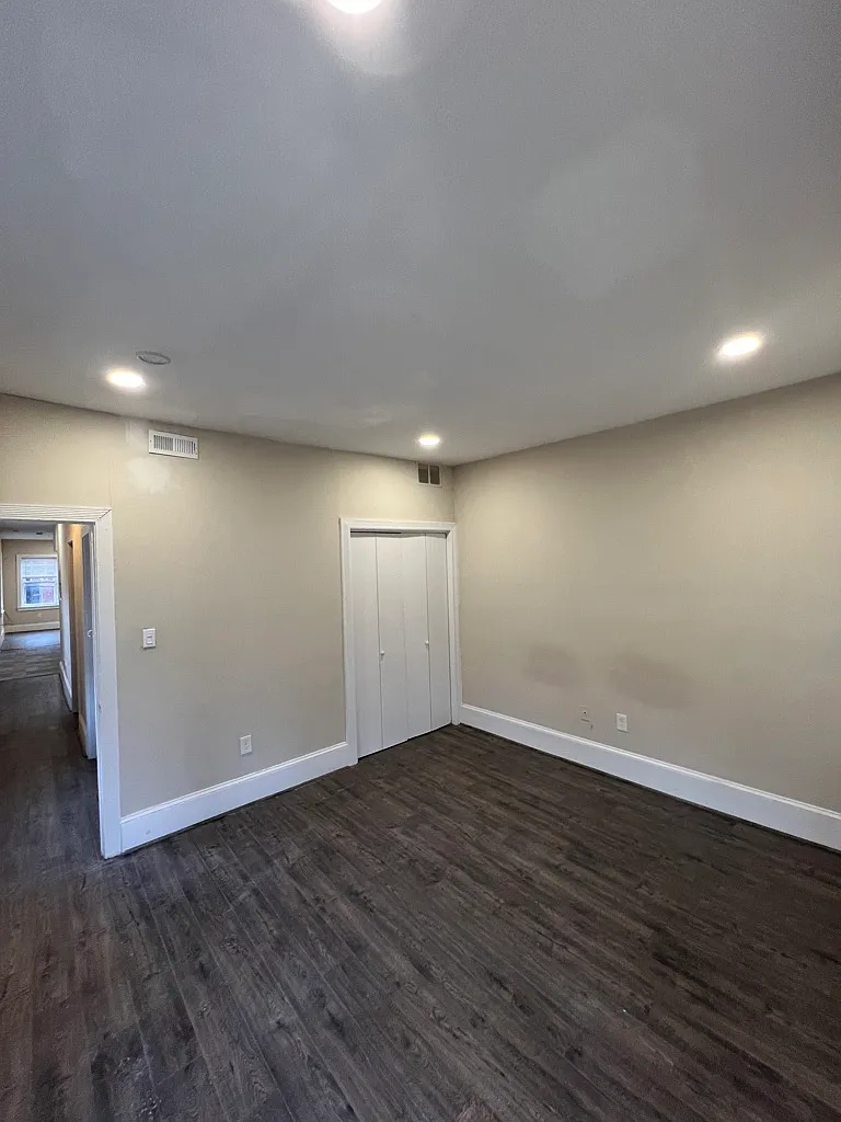 Spacious, Private 2BR/1BA Wilmington apartment featuring in-unit washer/dryer, comfortable living... — Photo 1