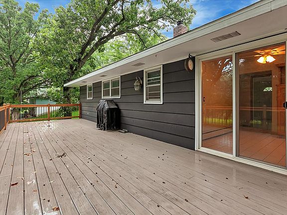 5th image of 1374 10th St NE