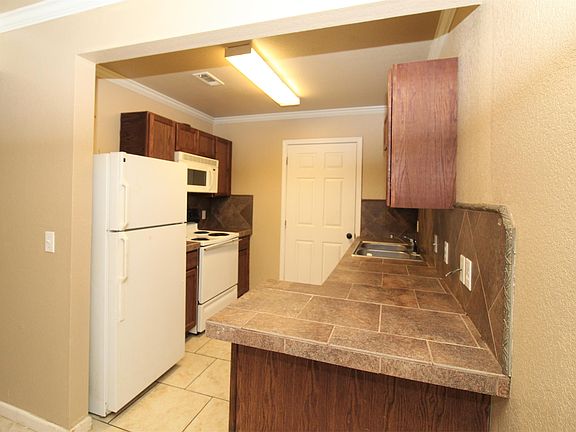 2nd image of 2068 N Leverett Ave APT 1