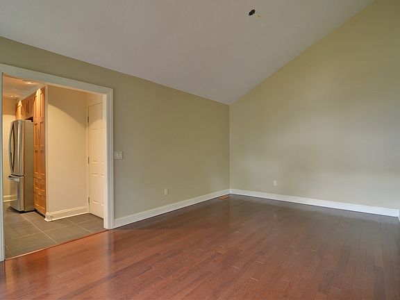 5th image of 401 Bounty Way