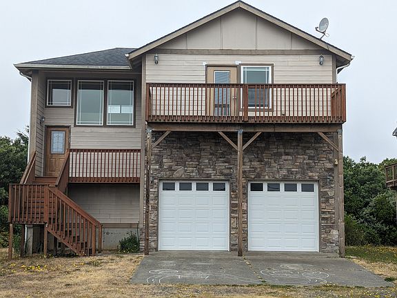3rd image of 105 Sand Dune Ave NW