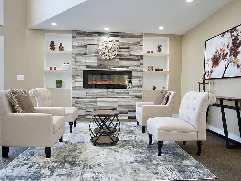 Royal Pointe — Photo 18