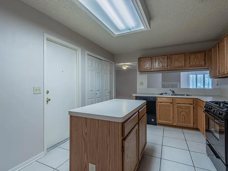 8926 Village Hills Dr — Photo 10