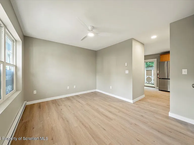 820-822 Delaware St — Photo 22