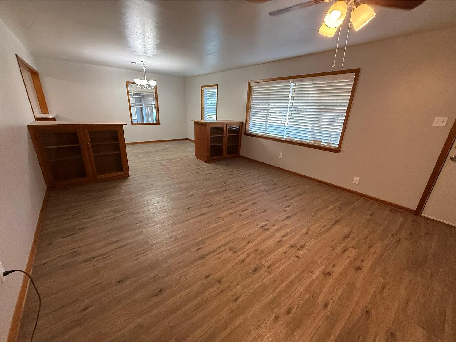 4 bed, 2.0 bath, 2010 sqft, $2,300 — Photo 2