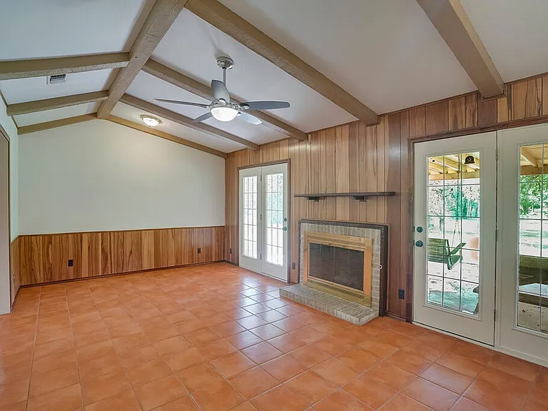 506 E Palm Valley Blvd — Photo 8