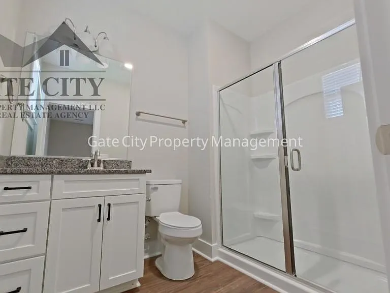 306 Oakwood St — Photo 9