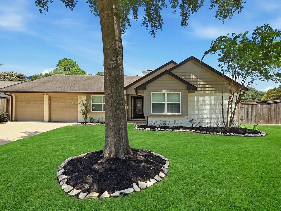 14002 Myrtlea Dr