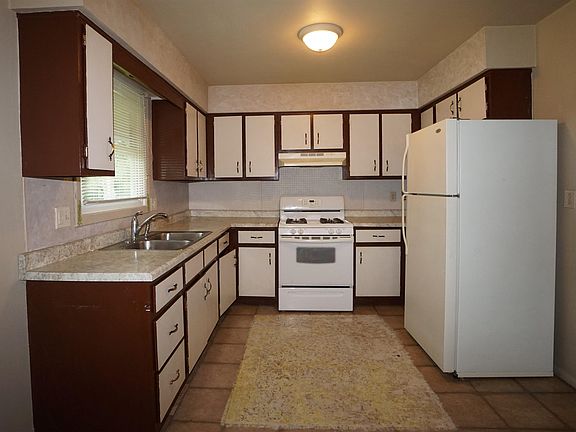 4th image of 4632 Yale Dr