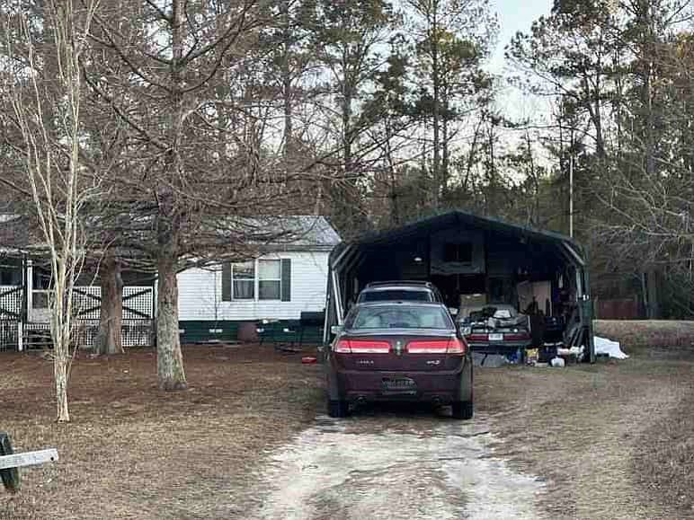 2nd image of 115 Saddlehorn Dr
