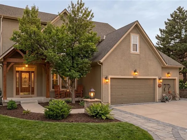 16212 S Bradley Dr, Olathe, KS 66062