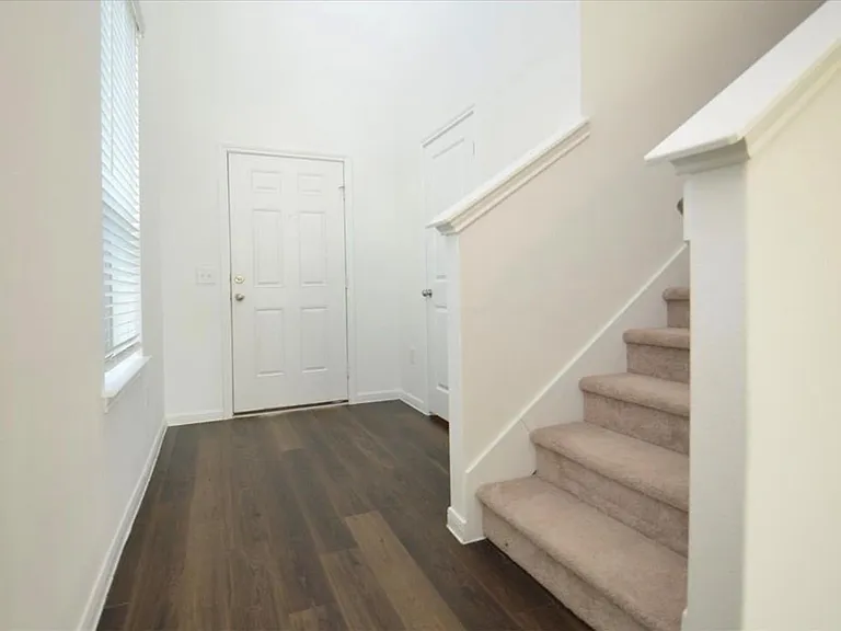 16412 Big Hickory Dr — Photo 3