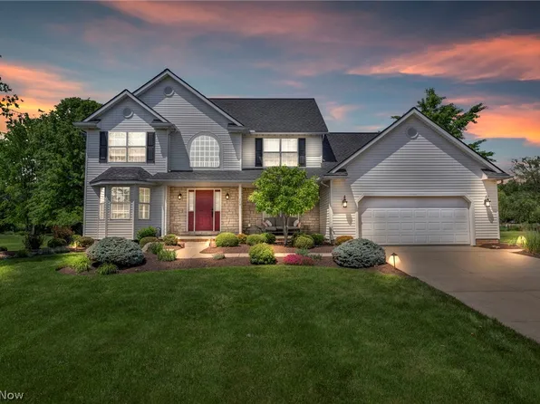 209 Brook View Dr, Cuyahoga Falls, OH 44223