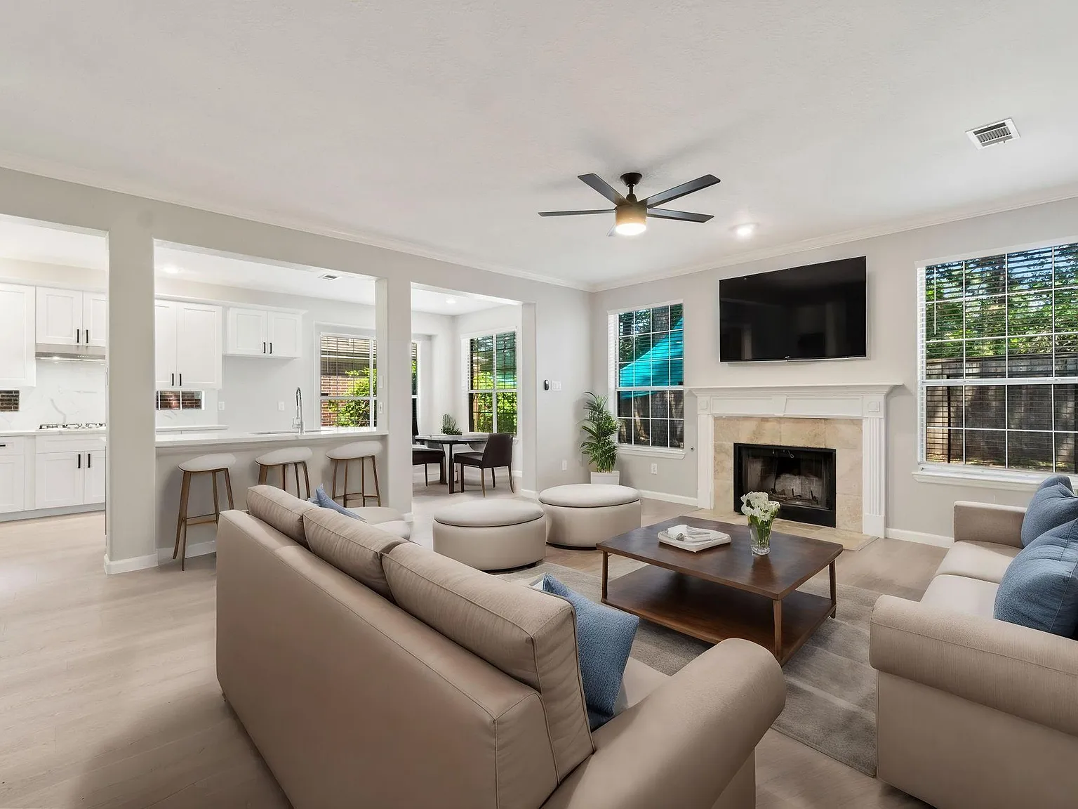4 bed, 2.5 bath, 2456 sqft, $3,500 — Photo 2