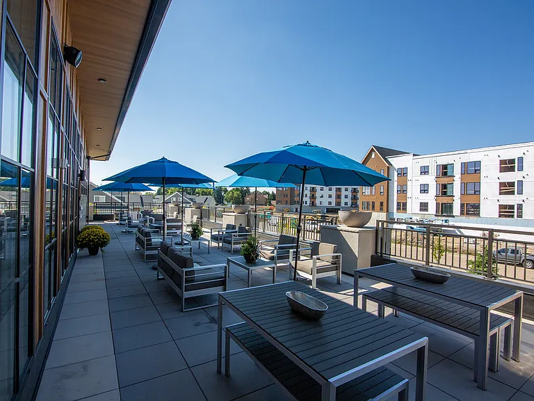 The Earl Apartments North Patio