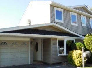 110 Stonecutter Rd, Levittown, NY 11756