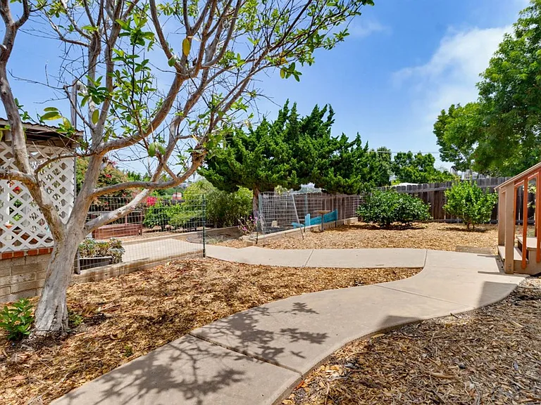 7134 Hybeth Dr — Photo 41