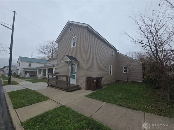 136 N Washington St, New Paris, OH 45347