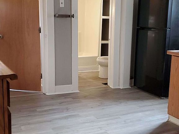 5th image of 126 Edgar Ave